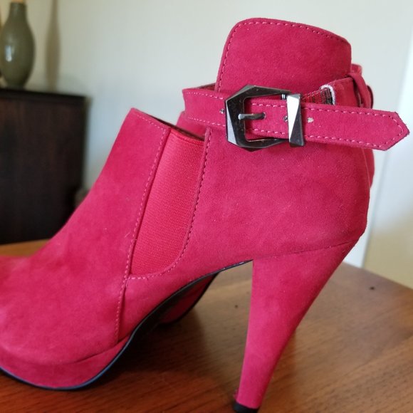 Diba Red Platform Ankle Boot * Never Worn * - Picture 4 of 13